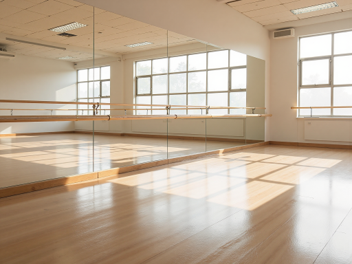 舞蹈队练习场景，几位中年女性在社区活动室跳舞，穿着练功服，背景有镜子